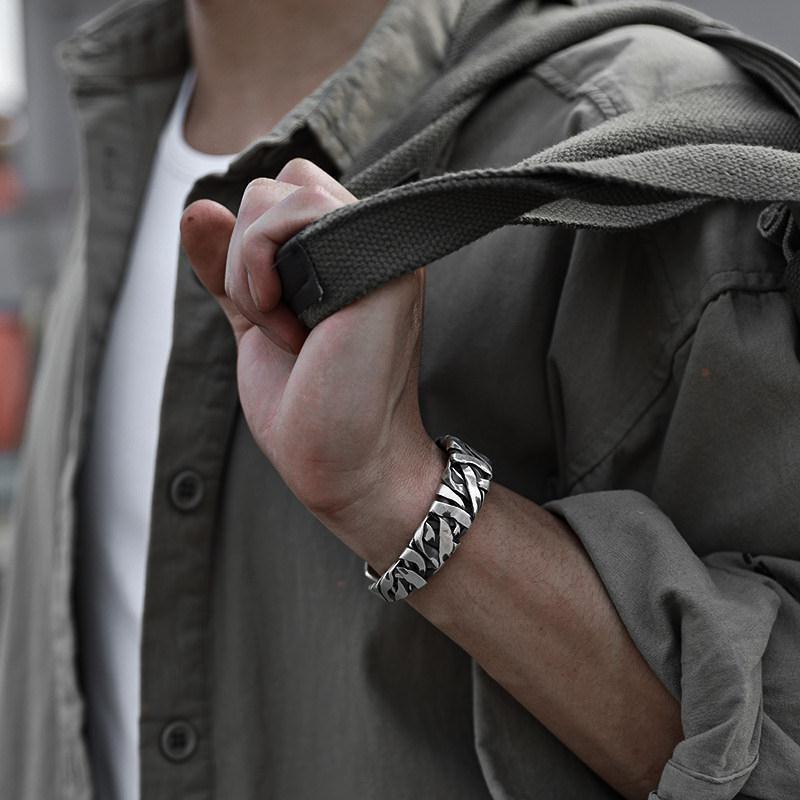 Pulsera de metal de hombres abiertos tejidos a mano al por mayor